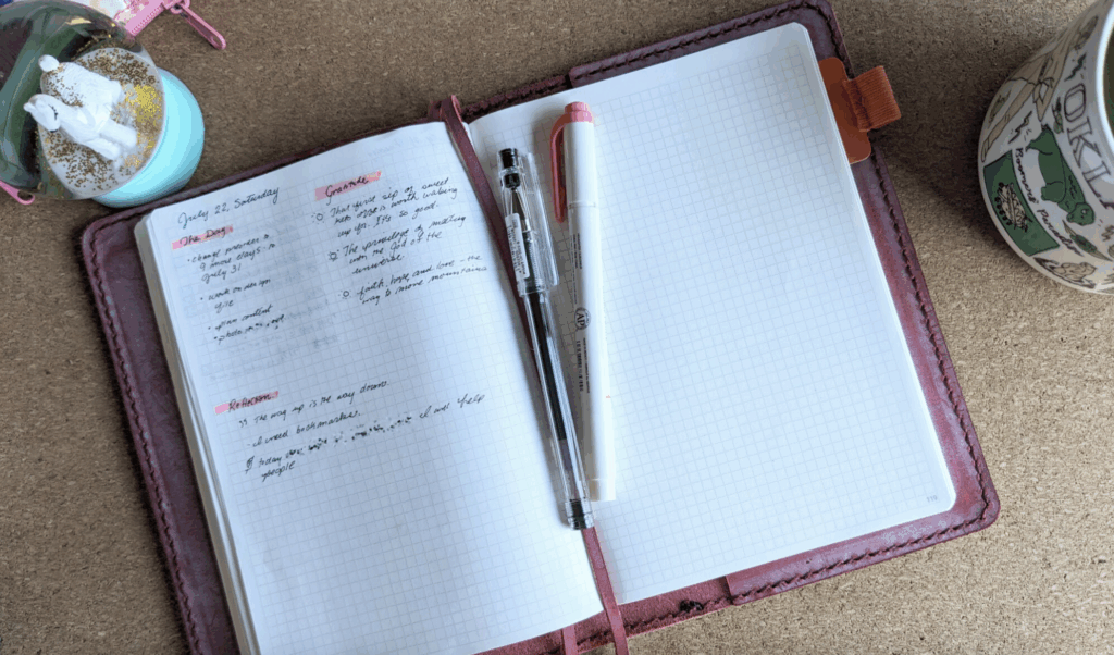 Minimalist bullet journal daily spread ideas.